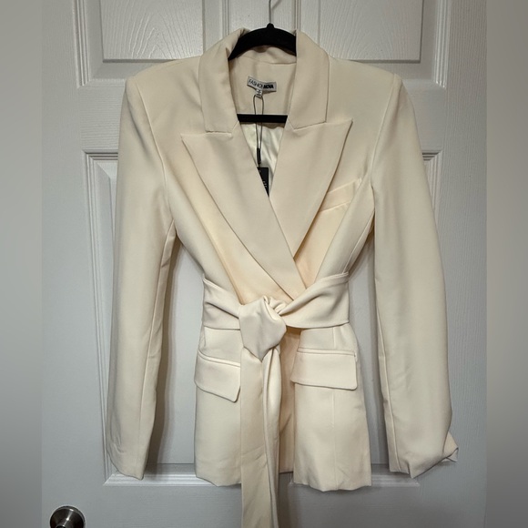 Fashion Nova Cream Dasia Blazer Cream | Small - Picture 4 of 9